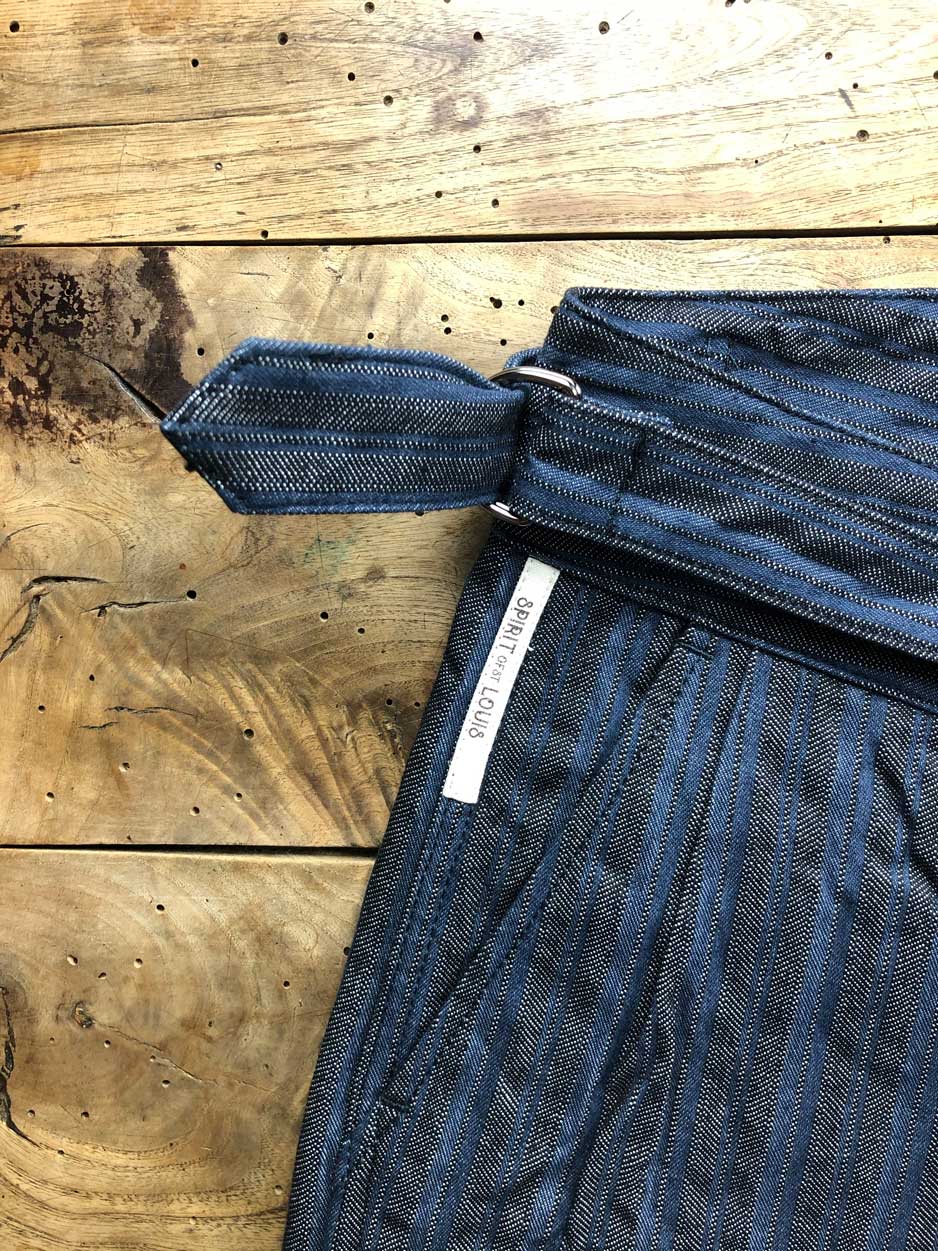 Dettaglio cinturino - Lindy hop - pantalone gurkha di Spirit of St. Louis dal tocco militare - pantalone aviazione inglese 1944 - blu misto lino