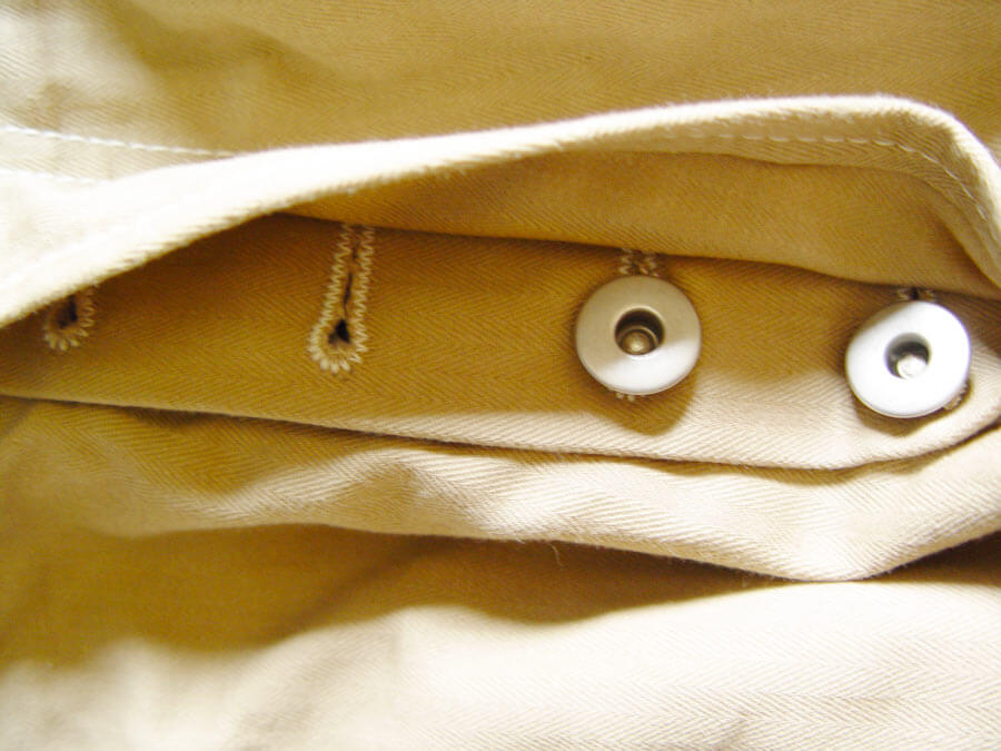 Jeans vintage anni 50 color beige simili a Dikies e ai Dockers by Spirit of St. Louis dettaglio dei bottoni