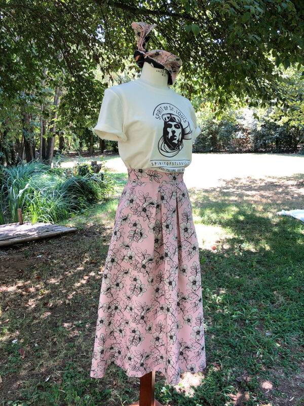 Gonna stile anni 40 con tasche sui fianchi in seta rosa - design by Spirit of St. Louis