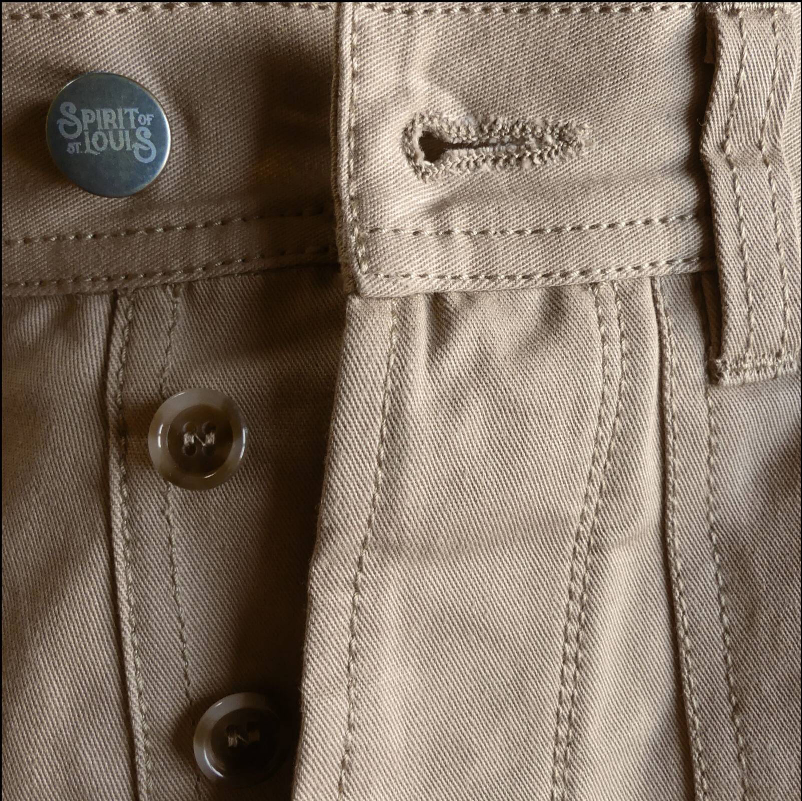 Iceman in cotone kaki: dettaglio della bottoniera