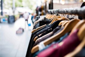 Moda a basso costo, se acquisto dei vestiti in stile vintage economici, faccio un affare?