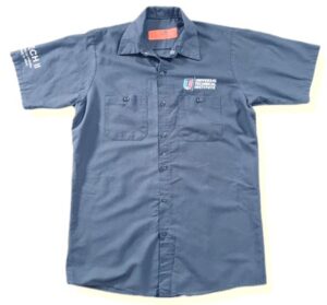 vestirsi come una volta con una camicia in chambray da meccanico