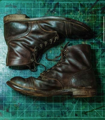 Vestirsi come una volta usando lo scarponcino in pelle marrone