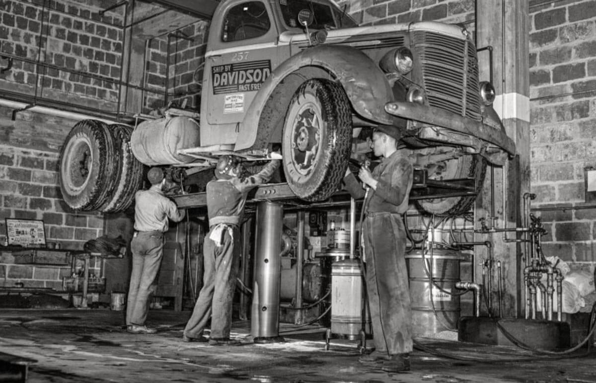 Meccanici al lavoro - vintage workwear