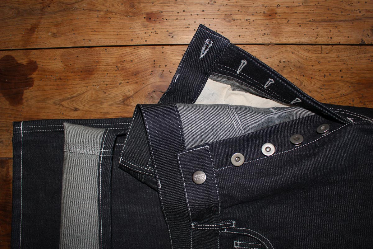 Blue jeans cinque tasche vintage in denim giapponese 16 once stile anni ’50 fatto a mano by Spirit of St. Louis. - articolo: perché i blue jeans macchiano di blu?